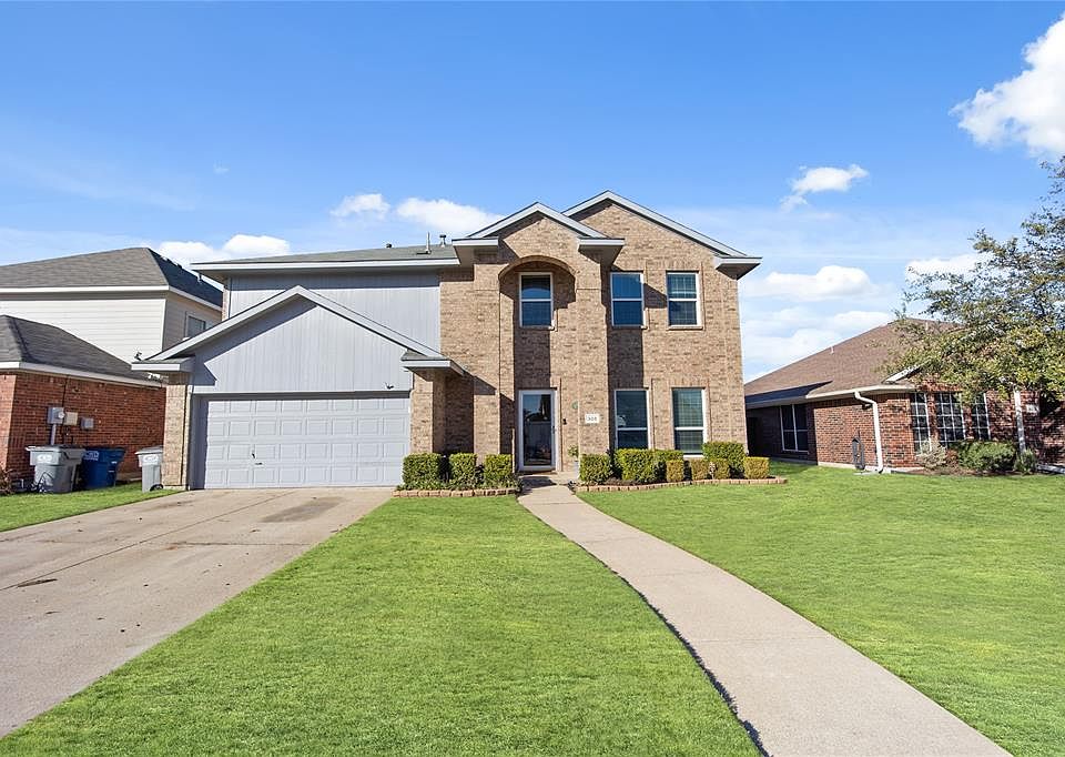 1st image of 305 Autumn Breeze Dr