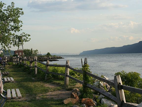 Dobbs Ferry Views