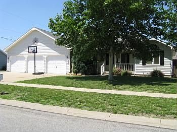 1st image of 1515 E Claflin Ave