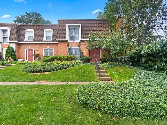 2nd image of 2840 Chateau Cir S