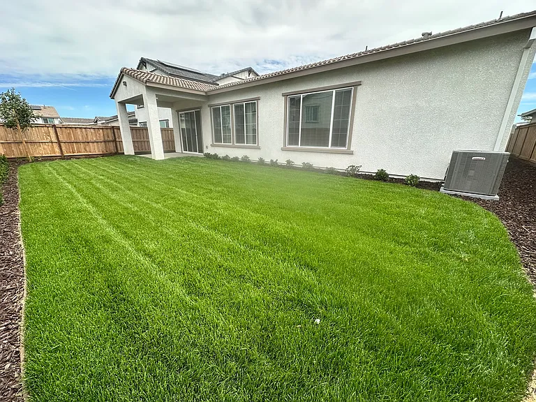527 E Fiorino St — Photo 5