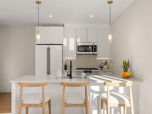 4th image of 100 Lincoln St #206