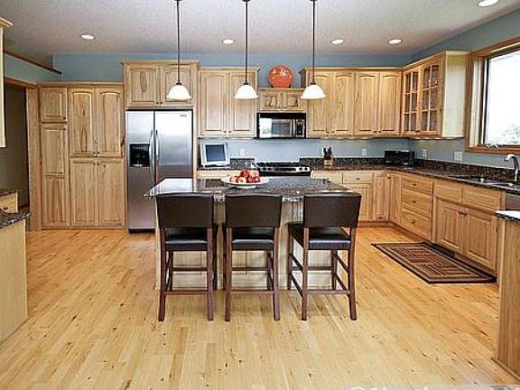4th image of 911 Acacia Dr