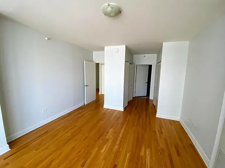 600 N Dearborn St #811 — Photo 9