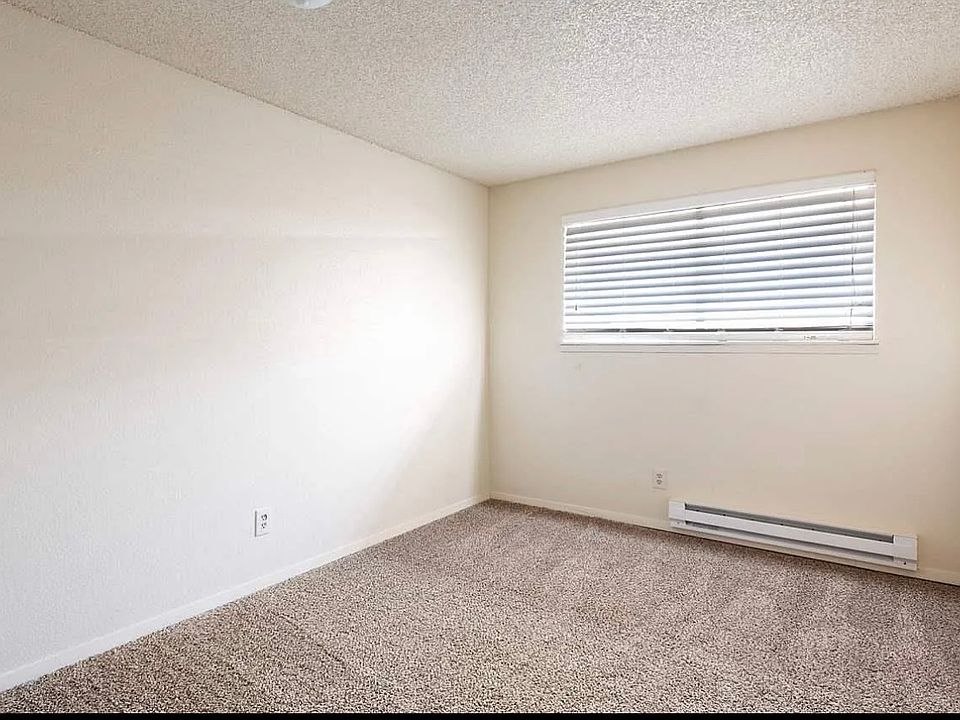 1st image of 3121 W Hood Ave #G