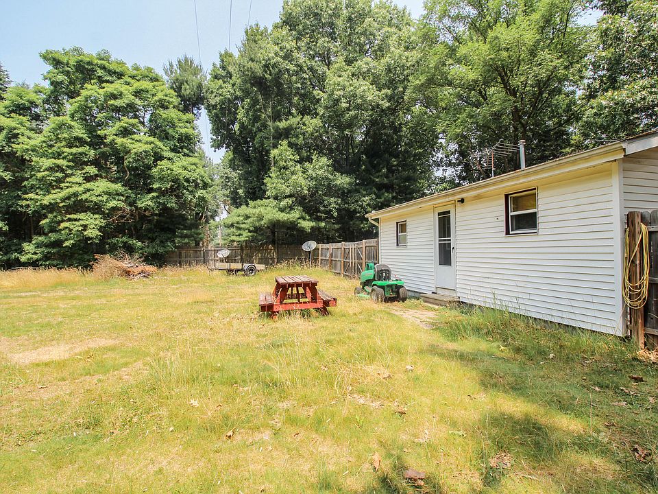 2nd image of 53830 N Fisher Lake Rd