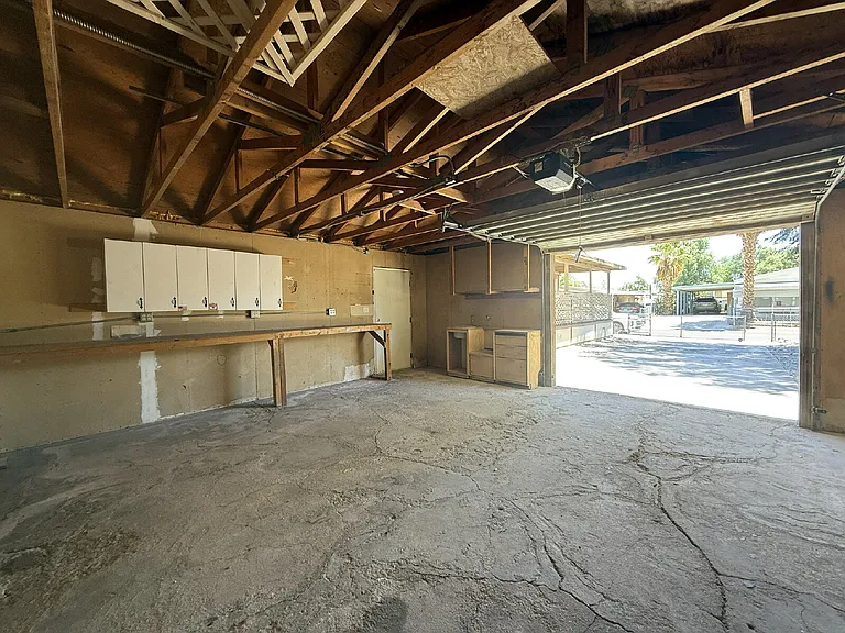 2111 Santa Cruz Ave — Photo 28