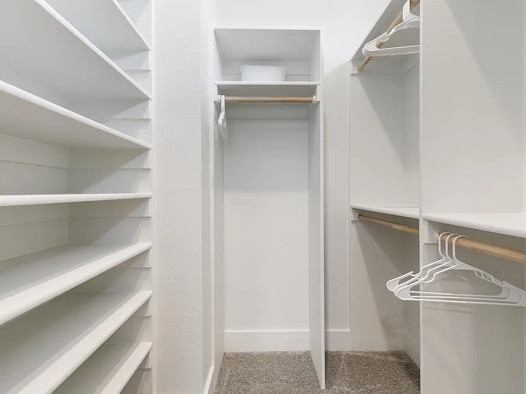 2513 Winnetka Ave — Photo 12