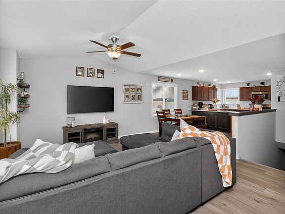 4th image of 213 Adams Ave