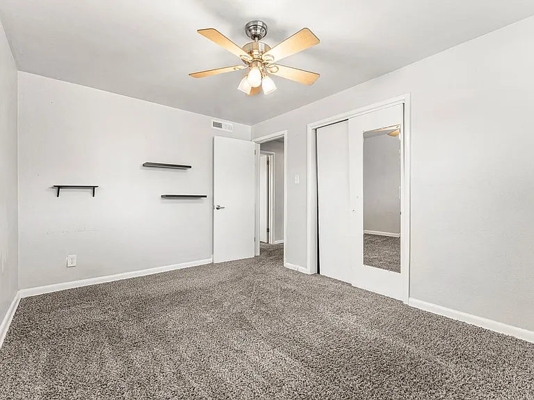 3609 Hudson St — Photo 14