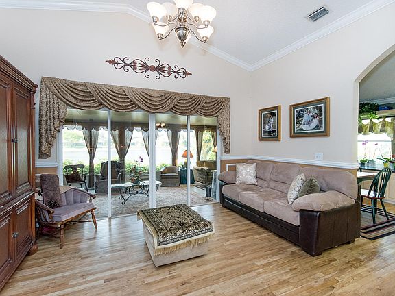 Living room Hardwood floors