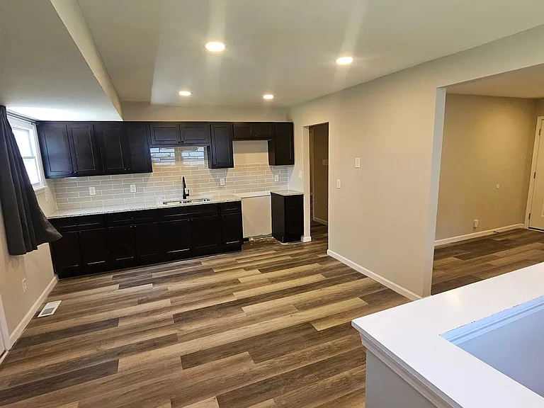120 Perthshire Rd — Photo 4