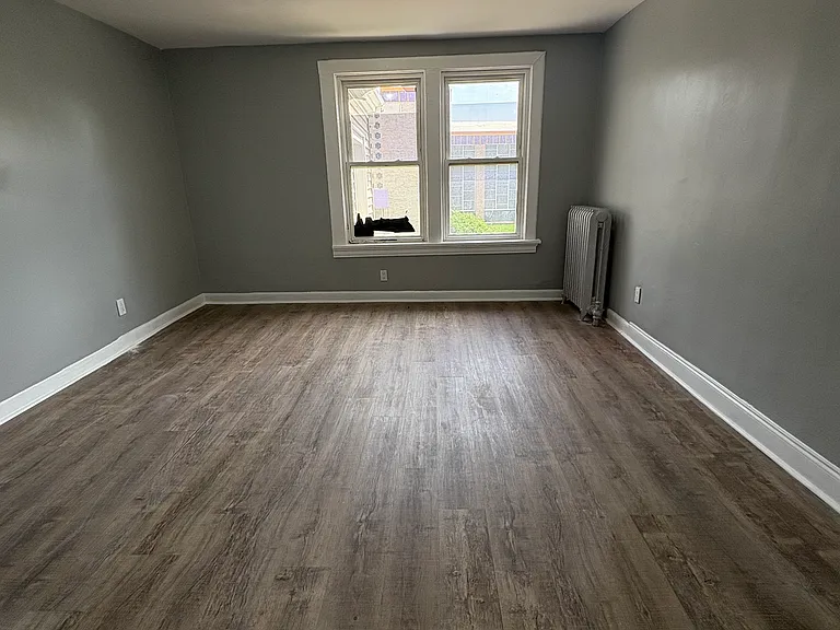 325 N Grove St #2 — Photo 4