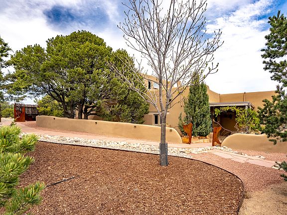 3rd image of 42 Entrada