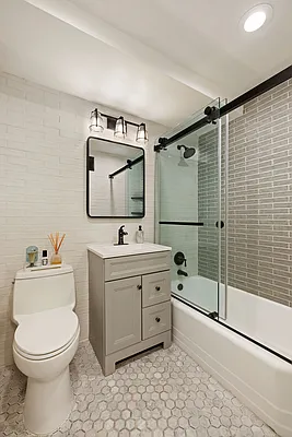 Bathroom, photo 1