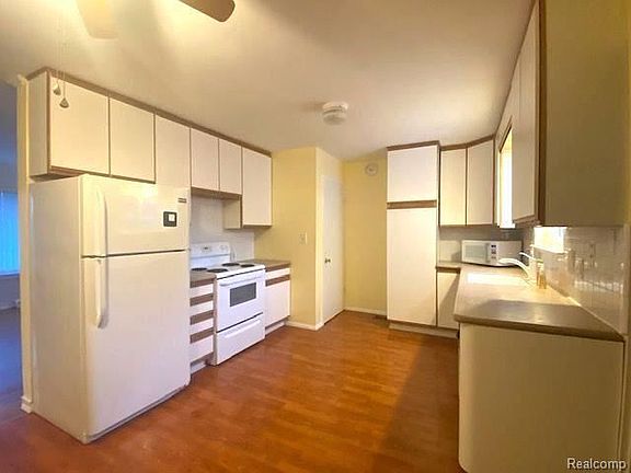 3rd image of 1734 Keats Ave