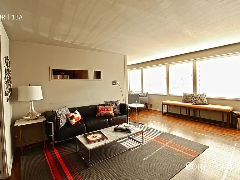 1020 W 44th St #6 — Photo 13