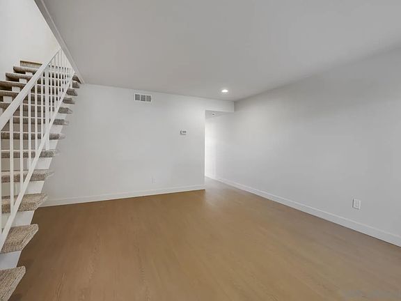 3rd image of 939 S Mollison Ave