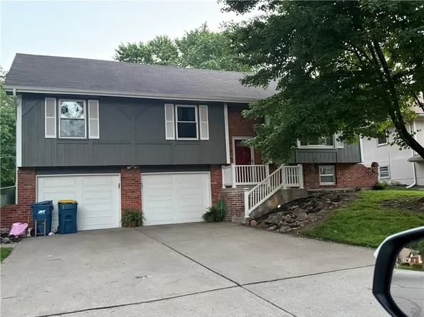 1002 Dunwich Dr, Liberty, MO 64068