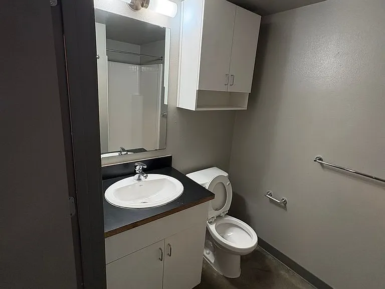 Eastlake Flats — Photo 35