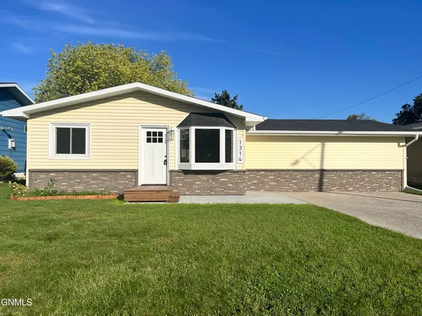 1314 5th Ave NW, Jamestown, ND 58401
