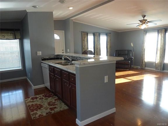 5th image of 4598 Leytonstone Ave