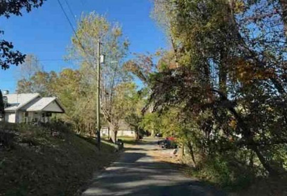 Exterior Neighborhood (street photo)