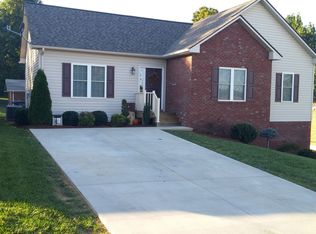 635 Glenmore Dr, Salem, VA 24153
