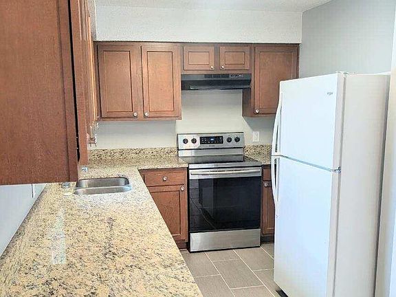 5th image of 408 13th Ave N APT D