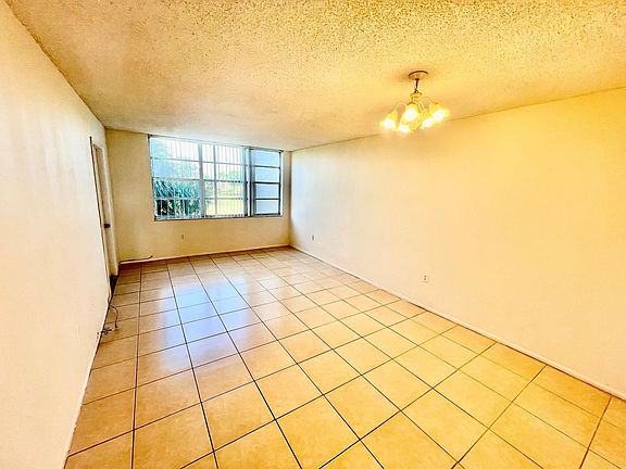 5th image of 9420 Tangerine Place #305