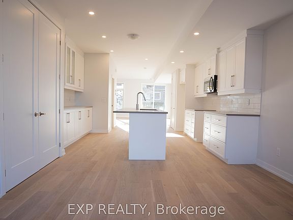 4th image of 236 Woodroffe Ave N