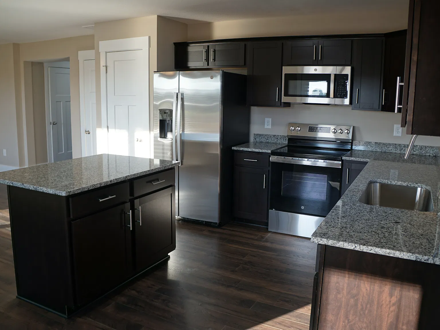 3 bed, 2.5 bath, 1600 sqft, $1,995 — Photo 3