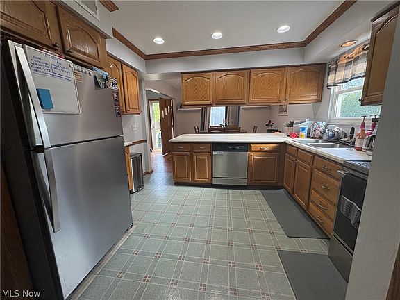 5th image of 492 Franklin Ave