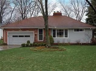 532 Bassett Rd, Bay Village, OH 44140