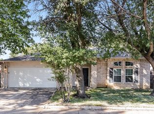 2908 Forest Creek Dr, Fort Worth, TX 76123