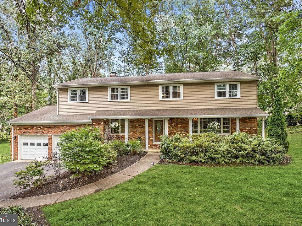 1st image of 212 Grosvenor Ln