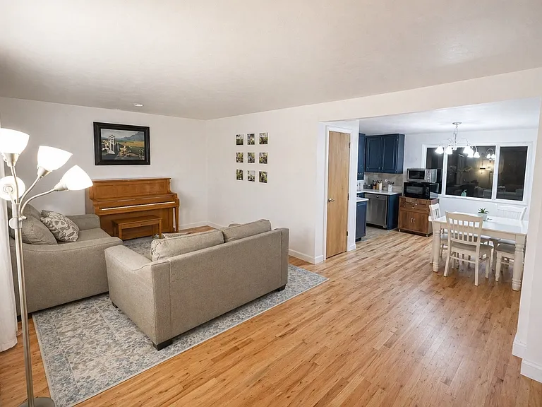 328 Melrose Dr — Photo 32