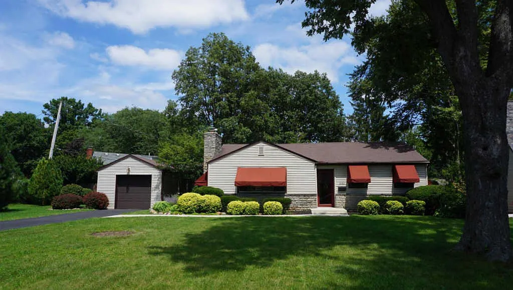 3282 Mountview Rd photo 1