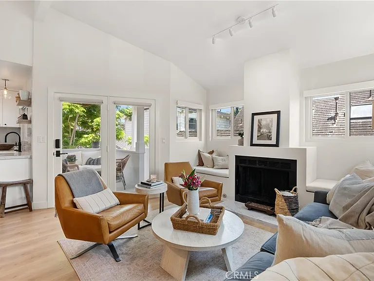 617 1/2 Acacia Ave — Photo 4