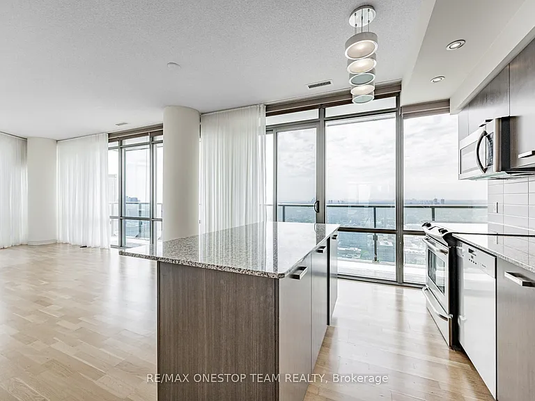 832 Bay St #4110 — Photo 13