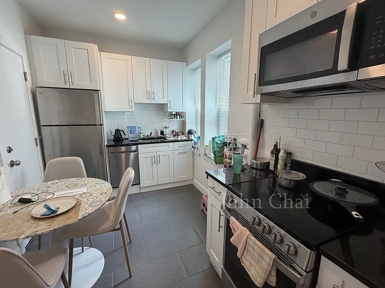 123 Sutherland Rd #E — Photo 25