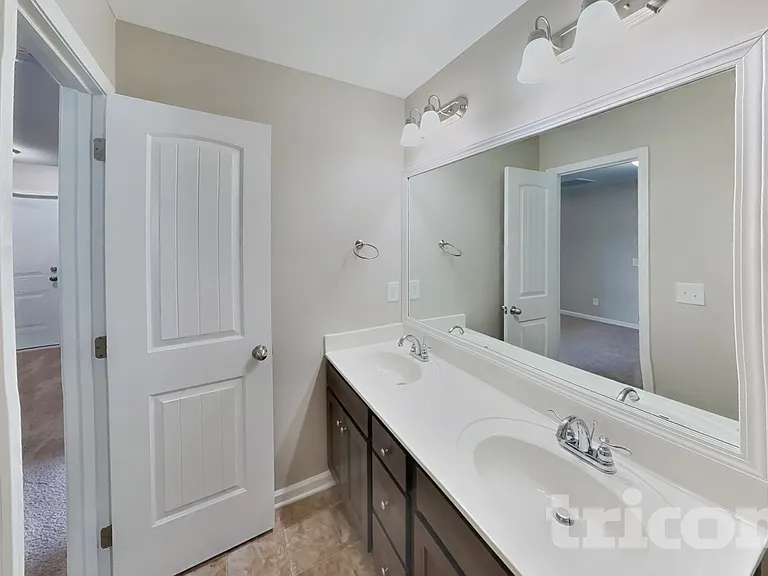 925 Beverly Ct — Photo 14