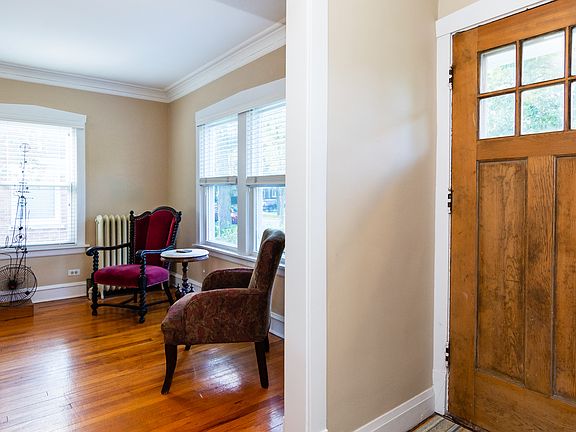 2nd image of 838 Woodbine Ave