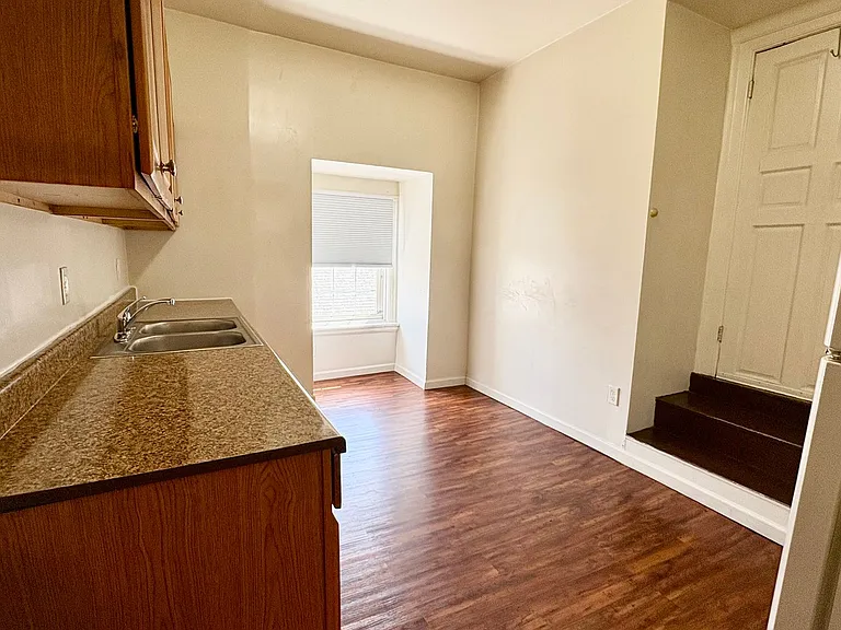 702 W King St-LDP — Photo 7