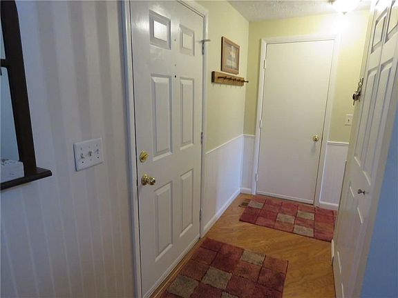 4th image of 95 Thistlewood Ln