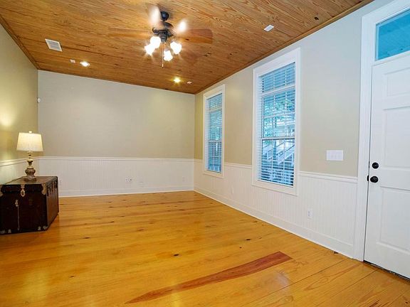 5th image of 122 Lucys Ln