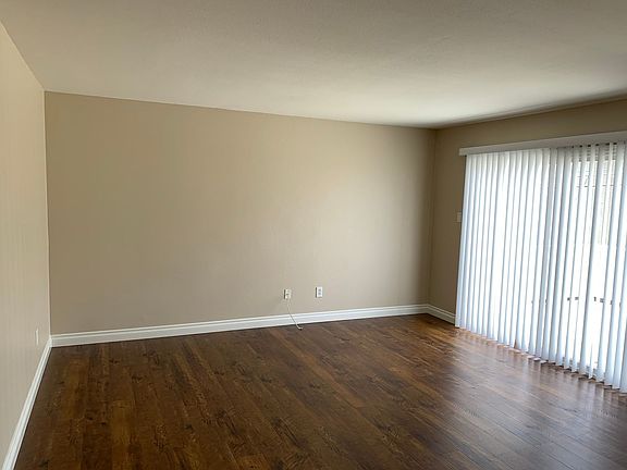 3rd image of 3001 Panama Dr #3009
