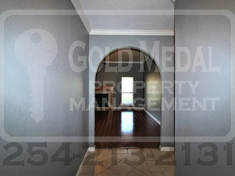 401 Hedy Dr — Photo 3