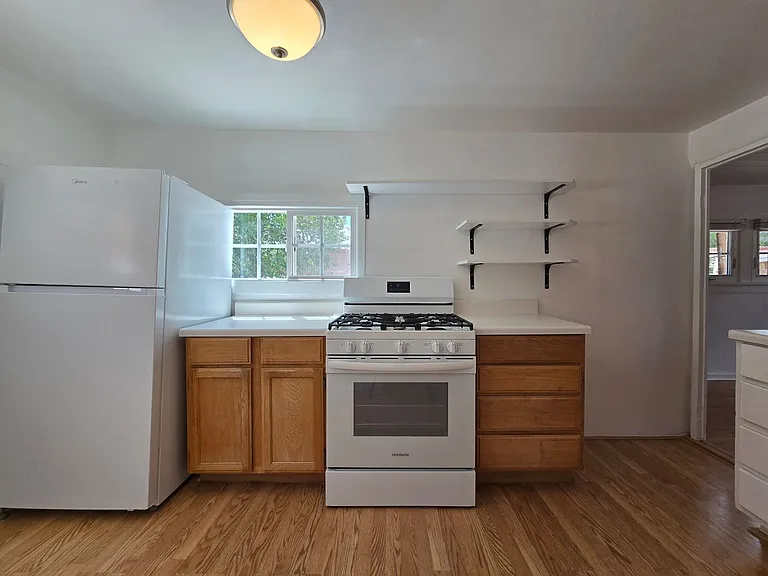310 Staab St — Photo 5
