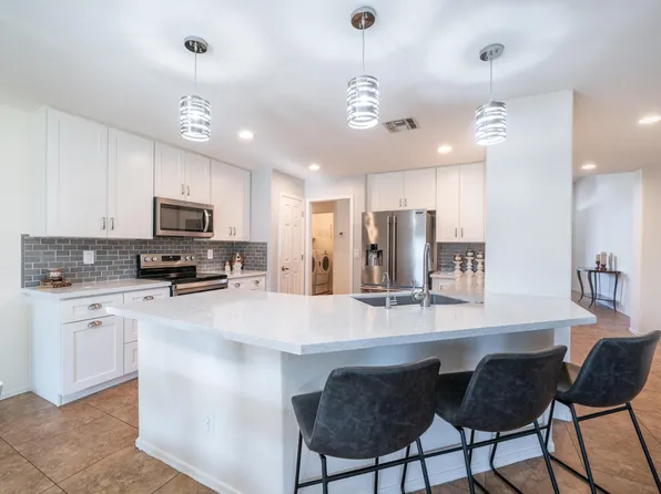 1077 E LOMA VISTA Street, Gilbert, AZ 85295